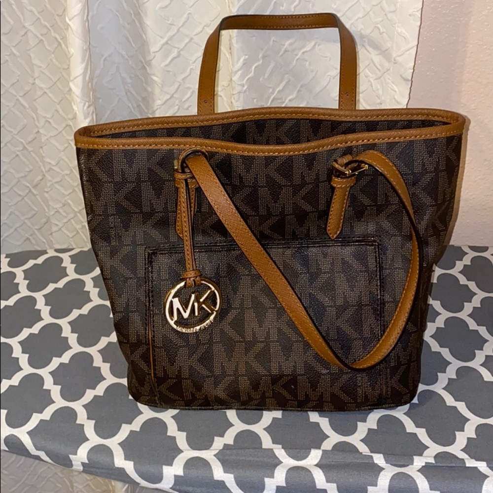 Dark brown and Carmel brown in good condition!